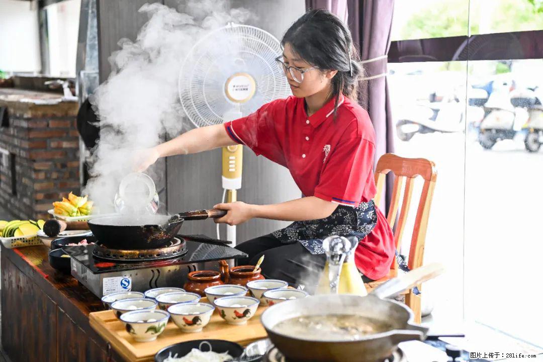 全网追的“扁担女孩”，找了一份暑假工，时薪12元 - 邯郸生活资讯 - 邯郸28生活网 hd.28life.net